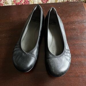 Earth Black Flats. Size 7 1/2
